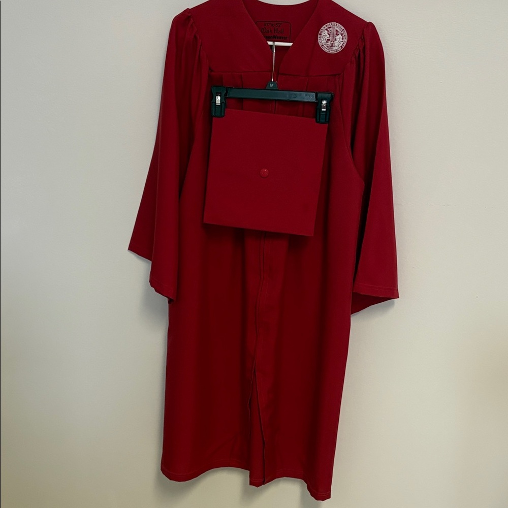 NC STATE UNIVERSITY Red Graduation Gown and Cap Set
